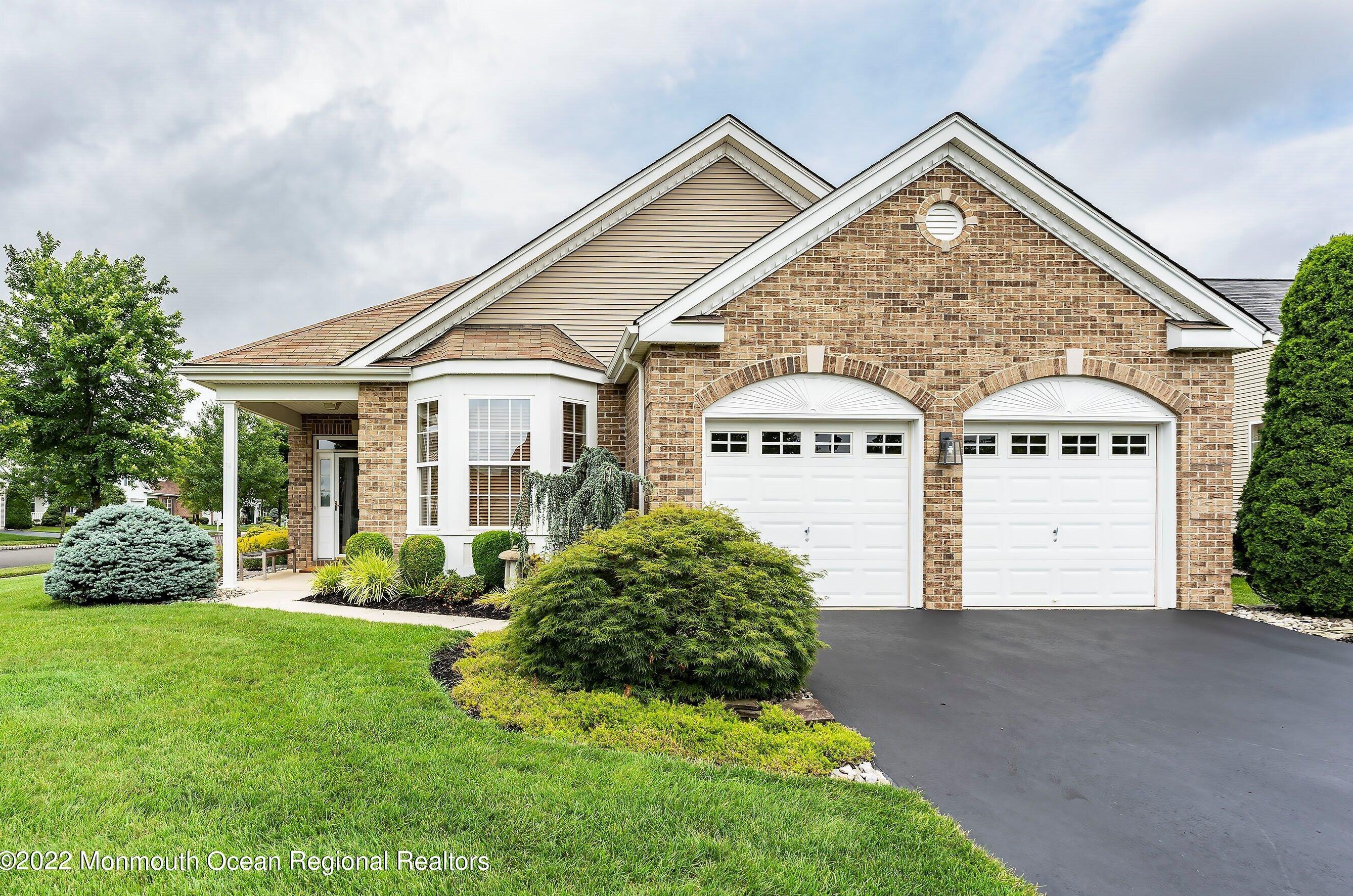 1 Gettysburg Ct, Upper Freehold, NJ 08501-1874