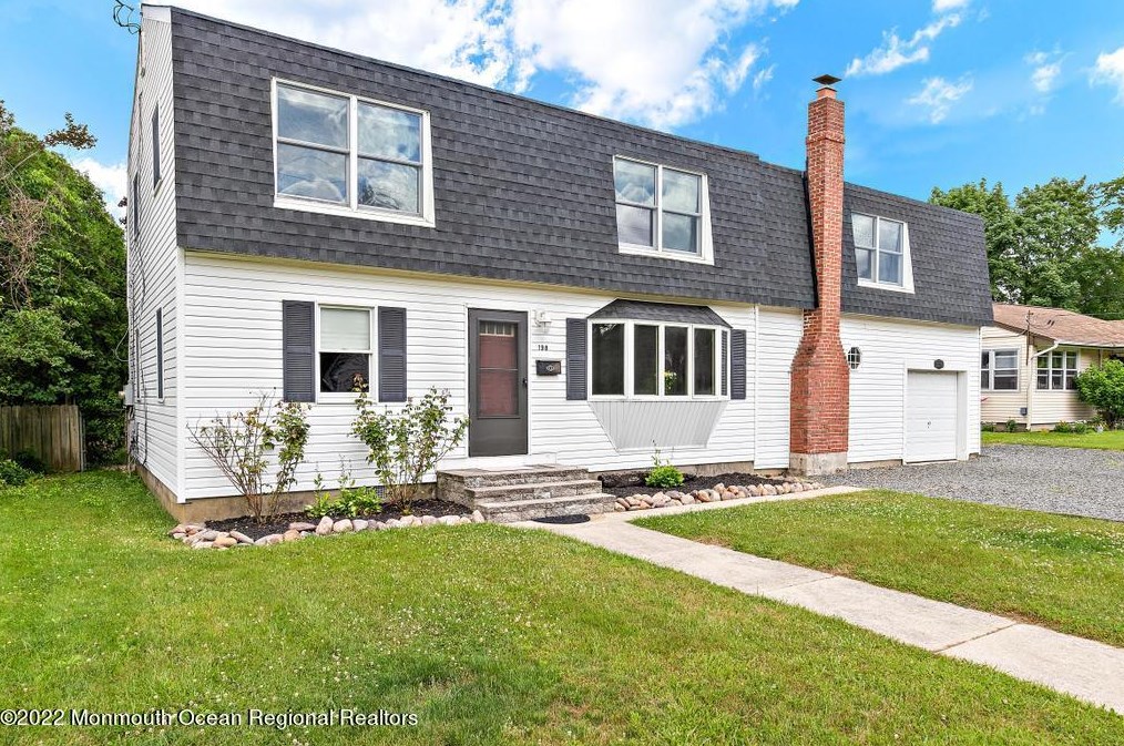 198 Division St, Cedar Bonnet Island, NJ 08050