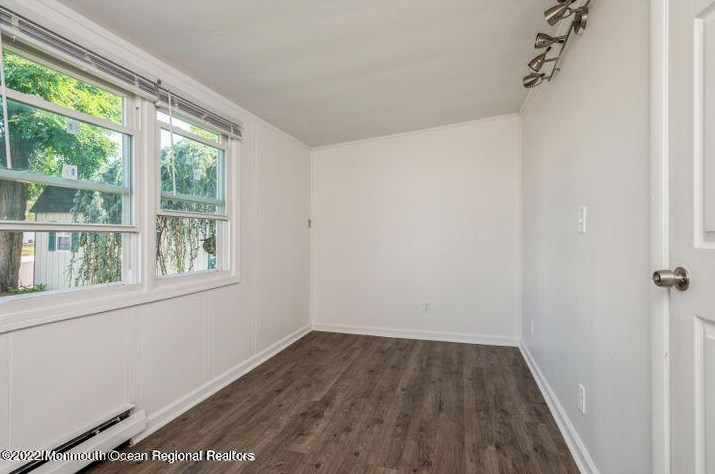 53 Maplewood Ave, Ideal Beach NJ  07734-1133 exterior