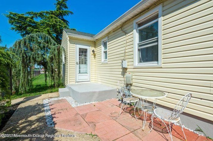 53 Maplewood Ave, Ideal Beach NJ  07734-1133 exterior