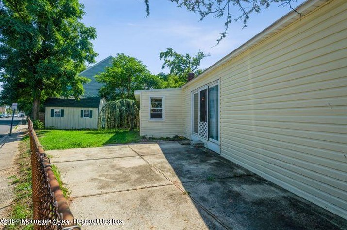 53 Maplewood Ave, Ideal Beach NJ  07734-1133 exterior