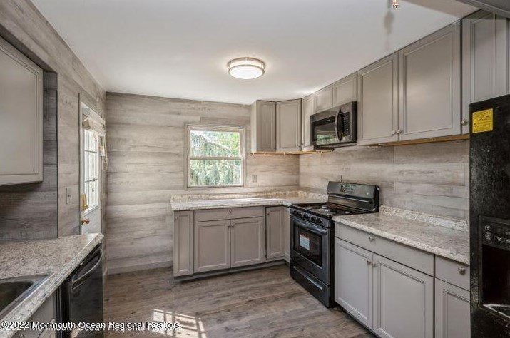 53 Maplewood Ave, Ideal Beach NJ  07734-1133 exterior