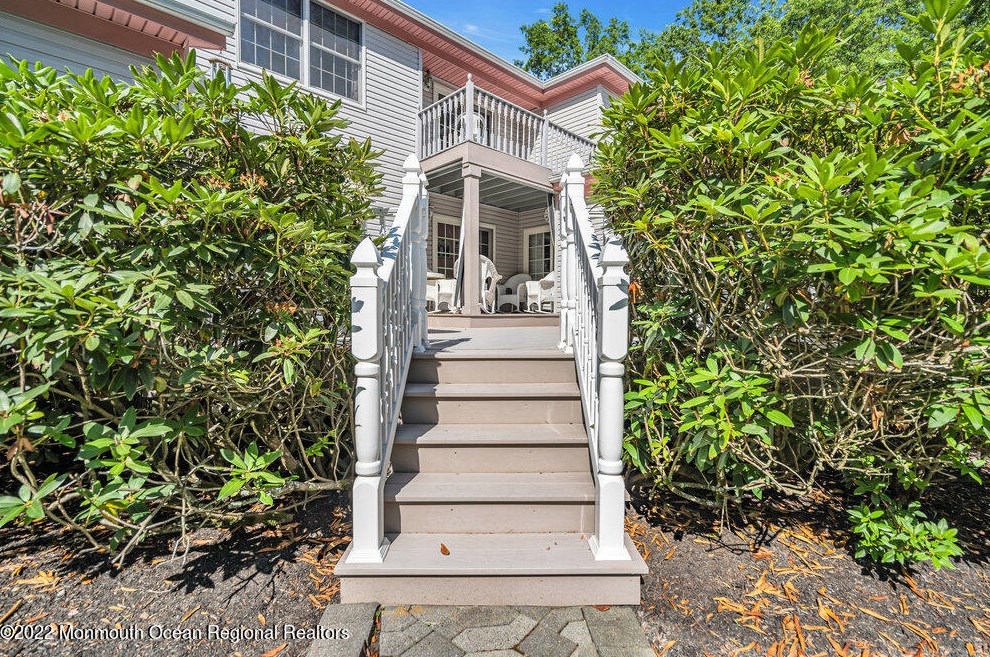 1982 Leonard Dr, Toms River NJ  08755-1501 exterior