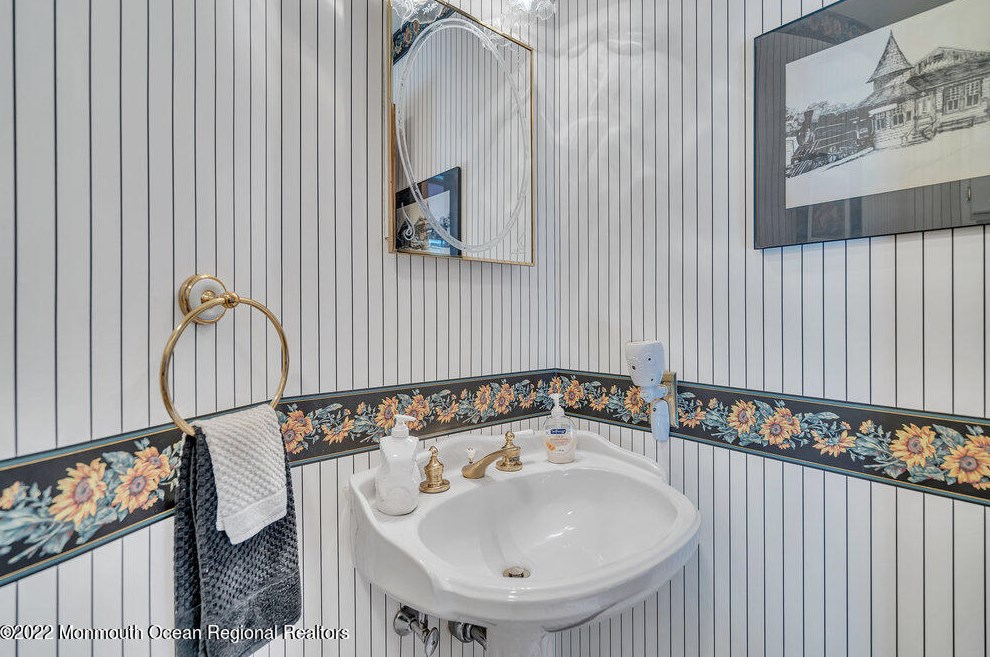 1982 Leonard Dr, Toms River NJ  08755-1501 exterior