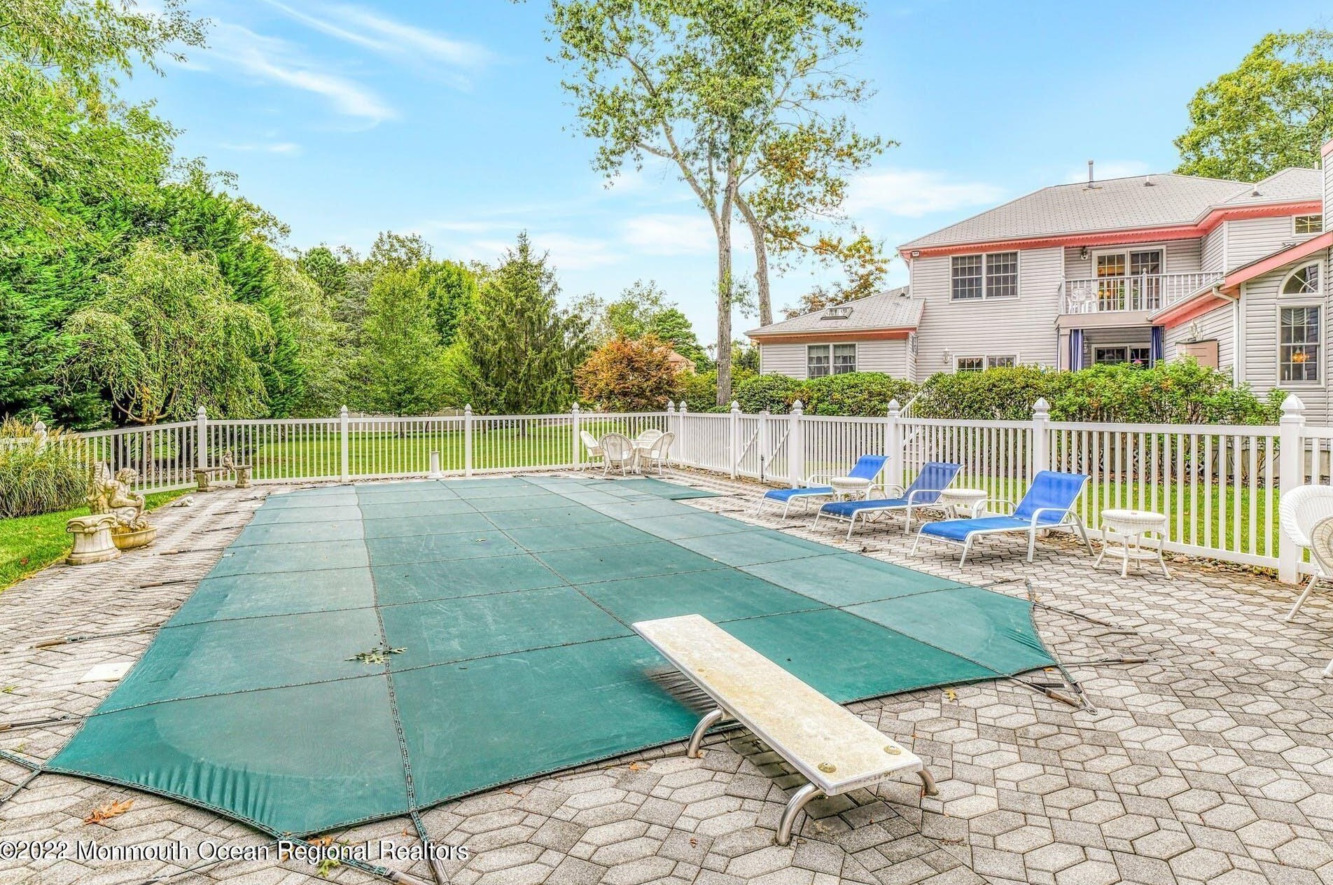 1982 Leonard Dr, Toms River NJ  08755-1501 exterior