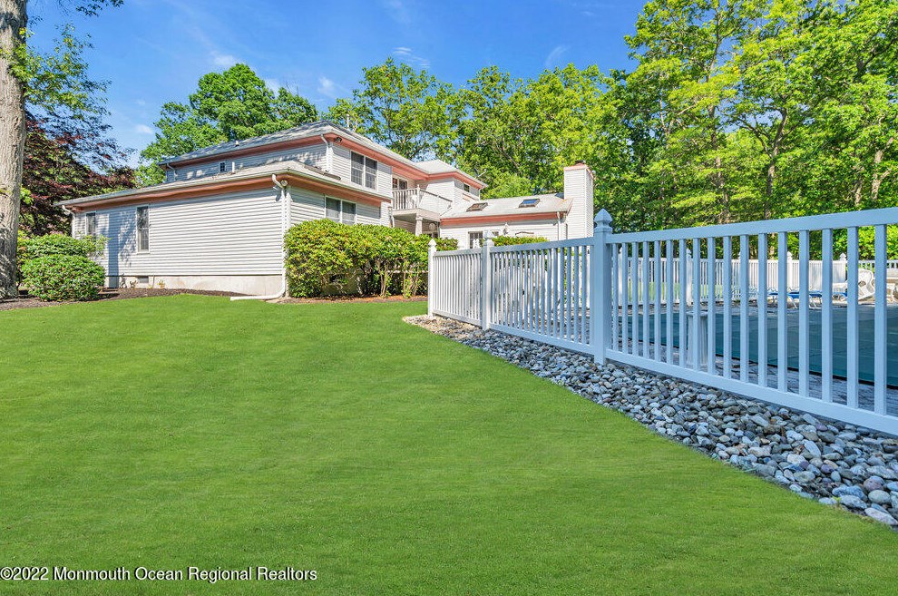 1982 Leonard Dr, Toms River NJ  08755-1501 exterior