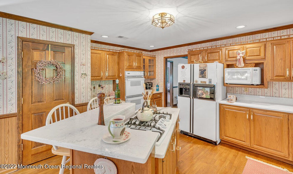 1982 Leonard Dr, Toms River NJ  08755-1501 exterior