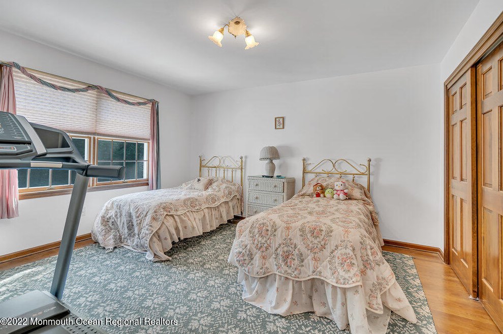 1982 Leonard Dr, Toms River NJ  08755-1501 exterior