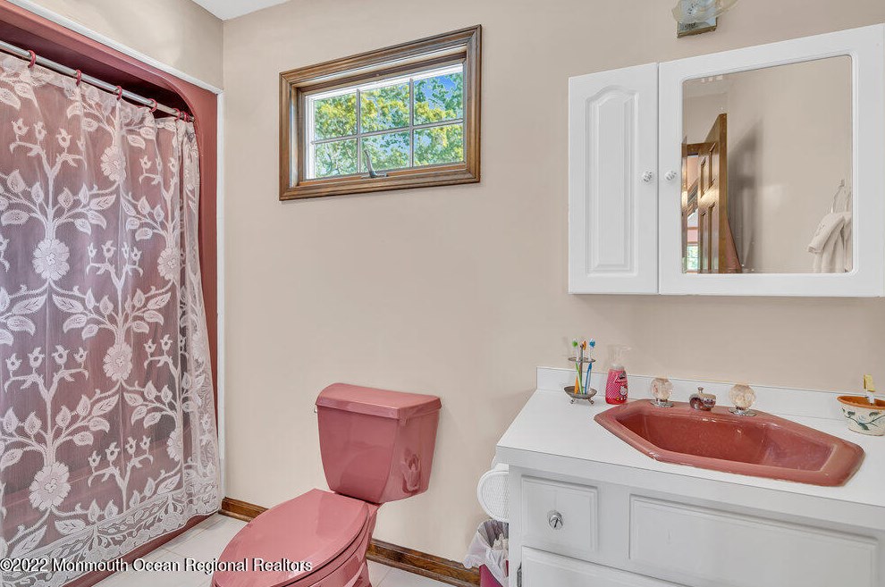 1982 Leonard Dr, Toms River NJ  08755-1501 exterior