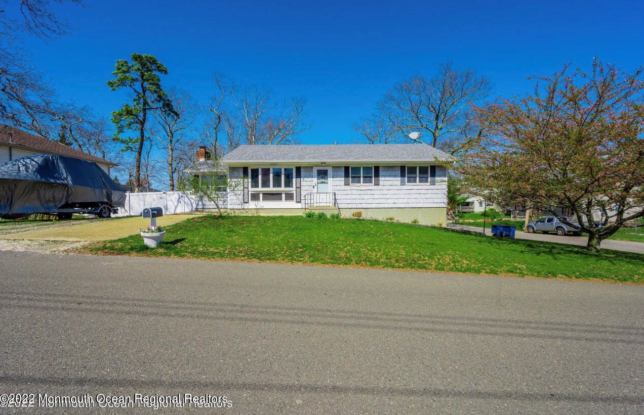80 Bowline St, Beachwood, NJ 08722