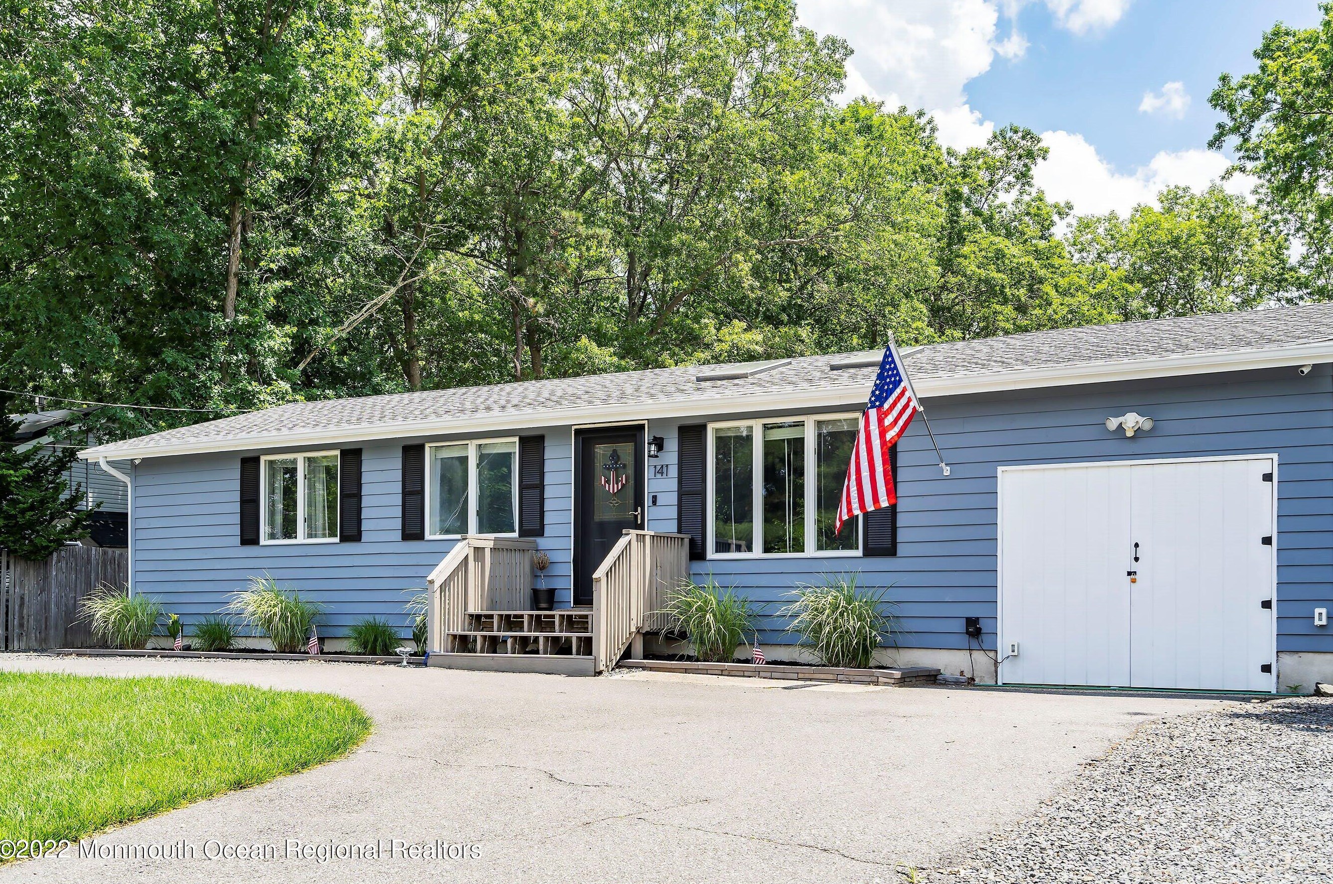 141 Nautilus Dr, Cedar Bonnet Island, NJ 08050