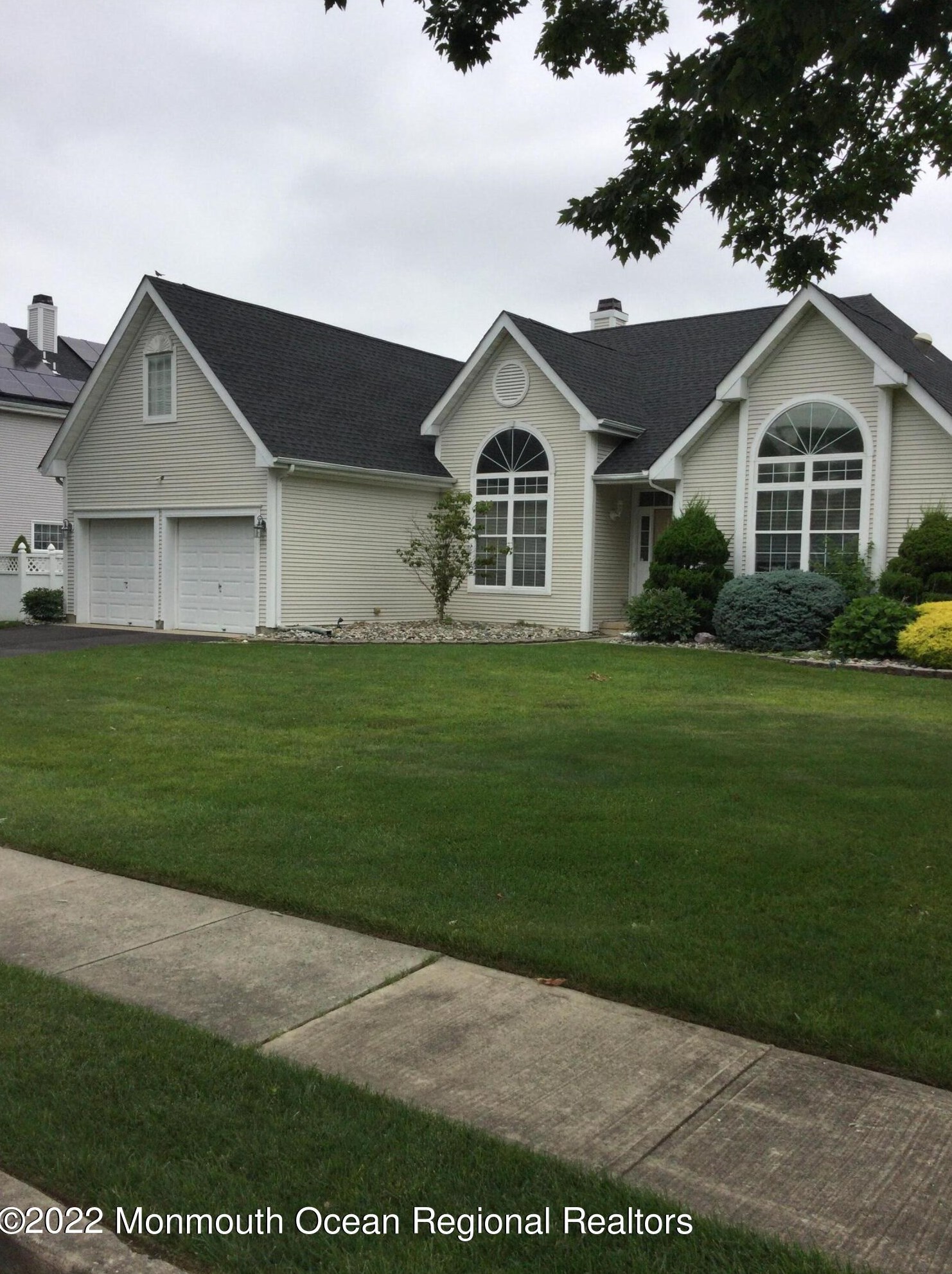 7 Topaz Ln, Lakewood, NJ 08701