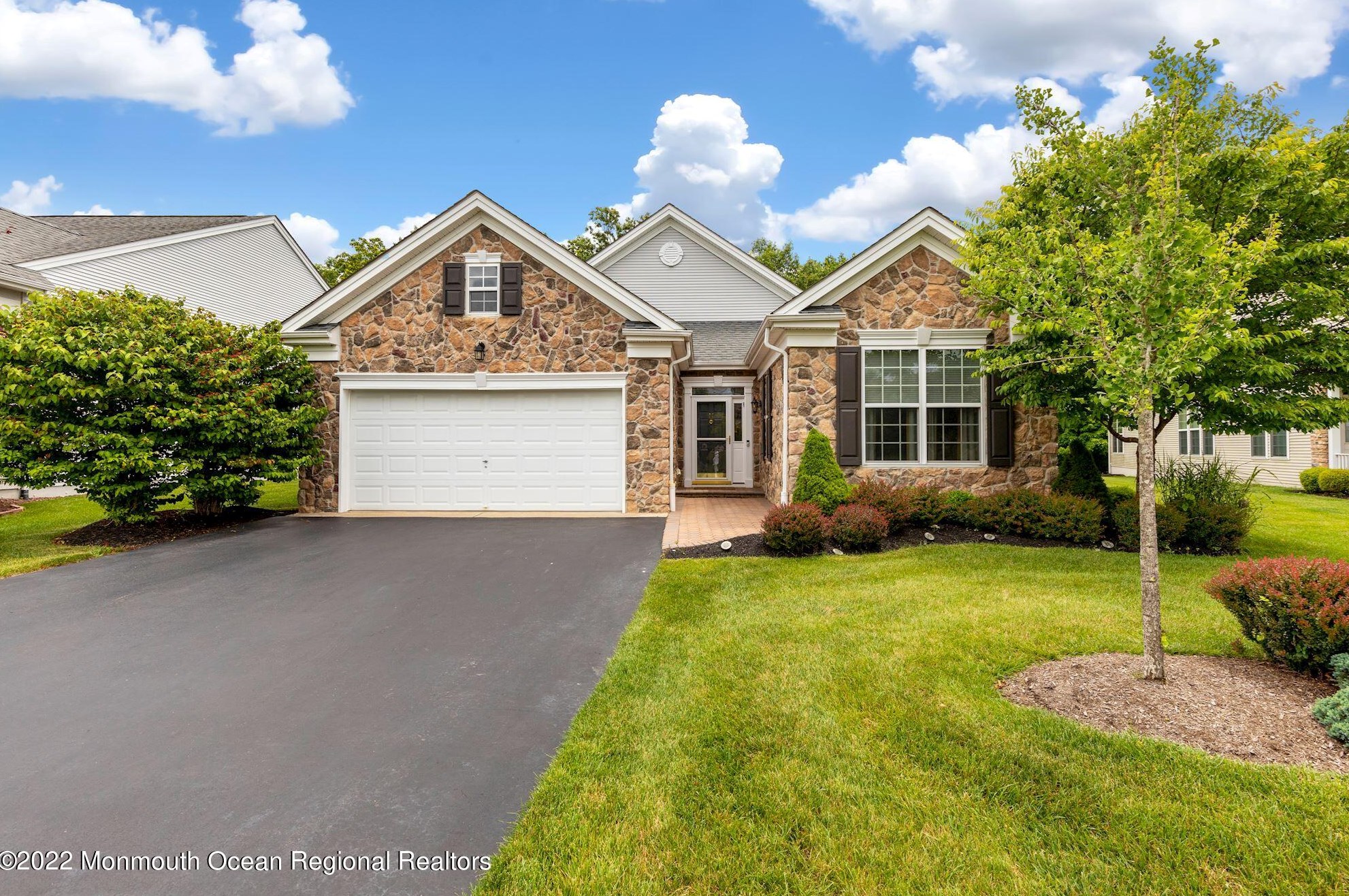 11 Danbury Ct, Jackson Twp, NJ 08527