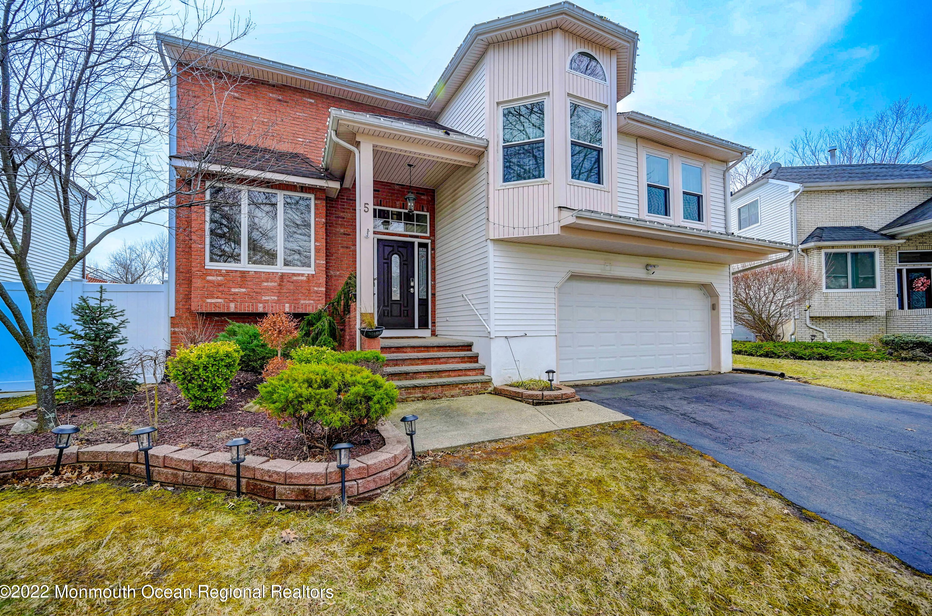 5 Pemberton Dr, Matawan, NJ 07747-9700