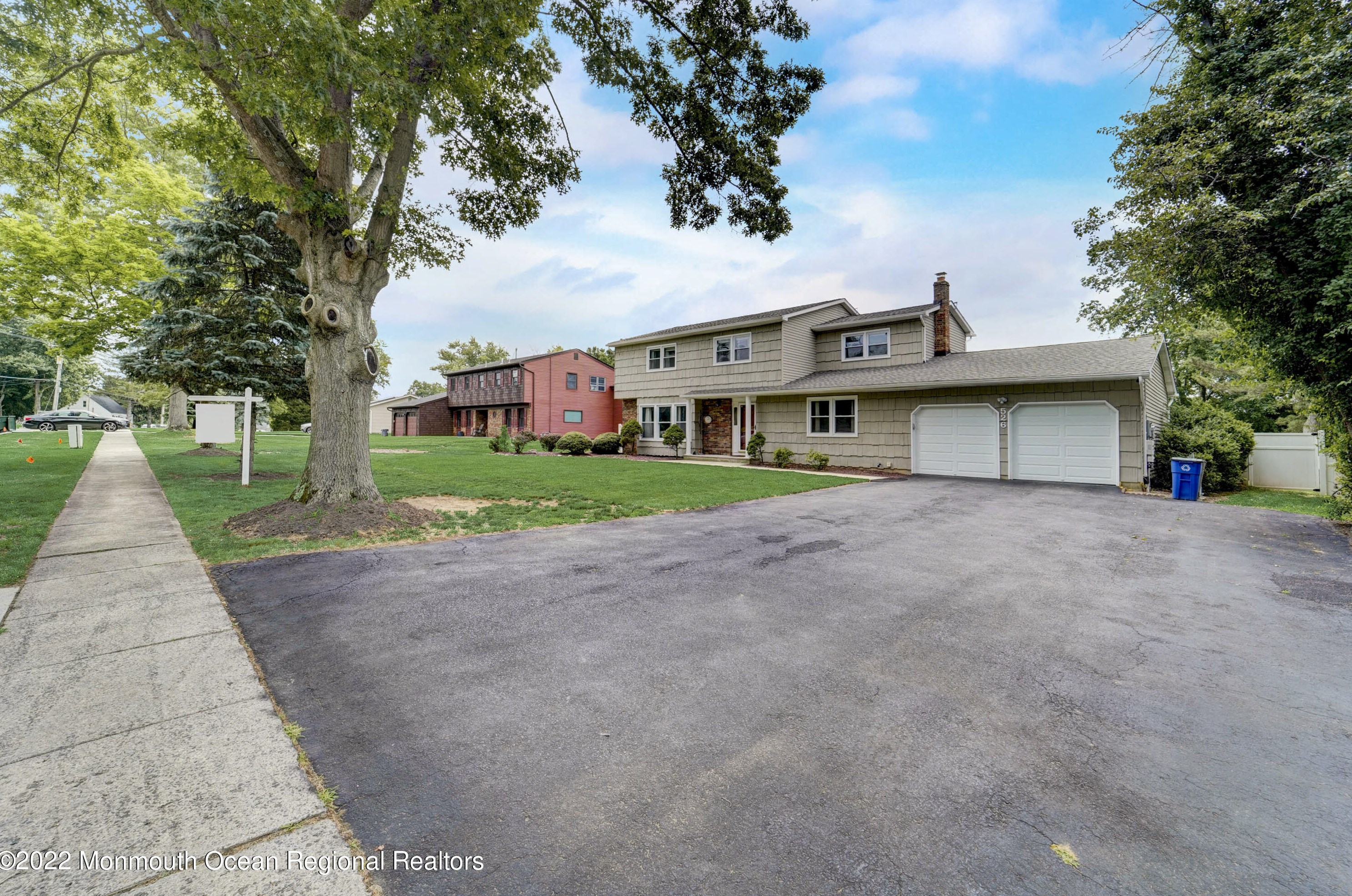 526 Freehold Road E, East Freehold, NJ 07728