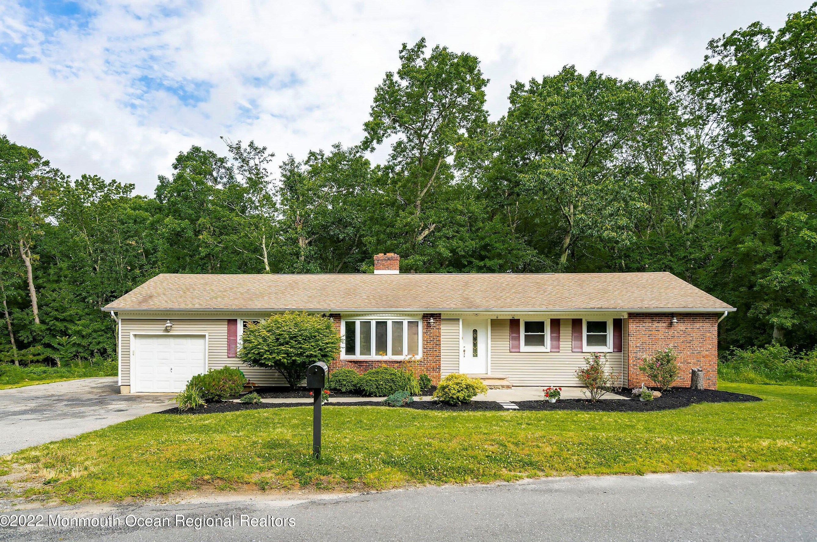 14 Flannigan Dr, Wall Township, NJ 07731-1408