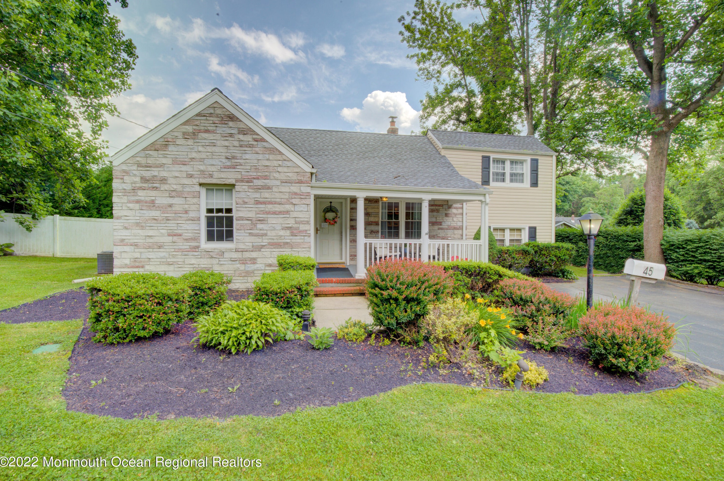 45 Swartzel Dr, Middletown, NJ 07748