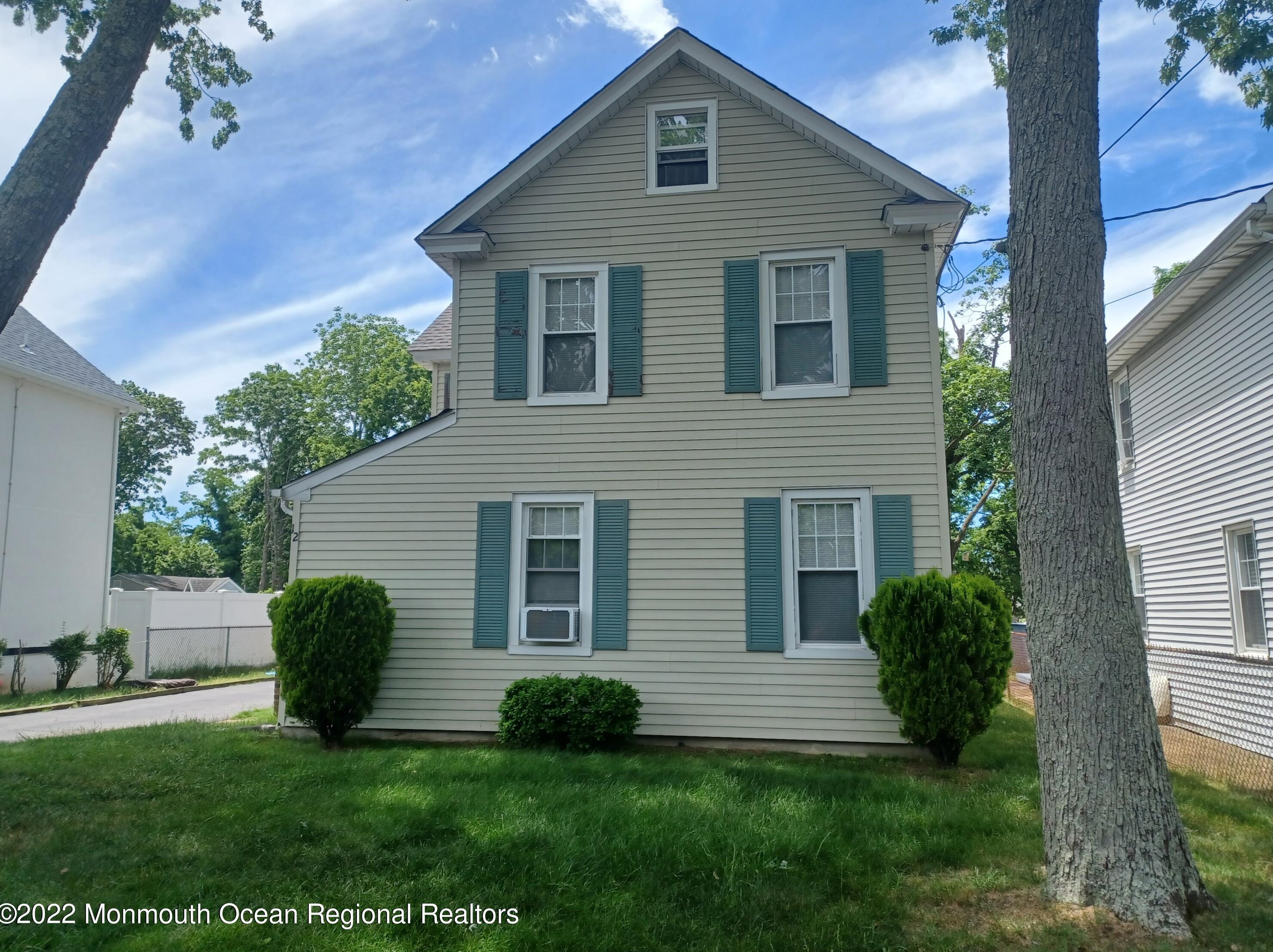 12 Brown Pl, Oakhurst, NJ 07755