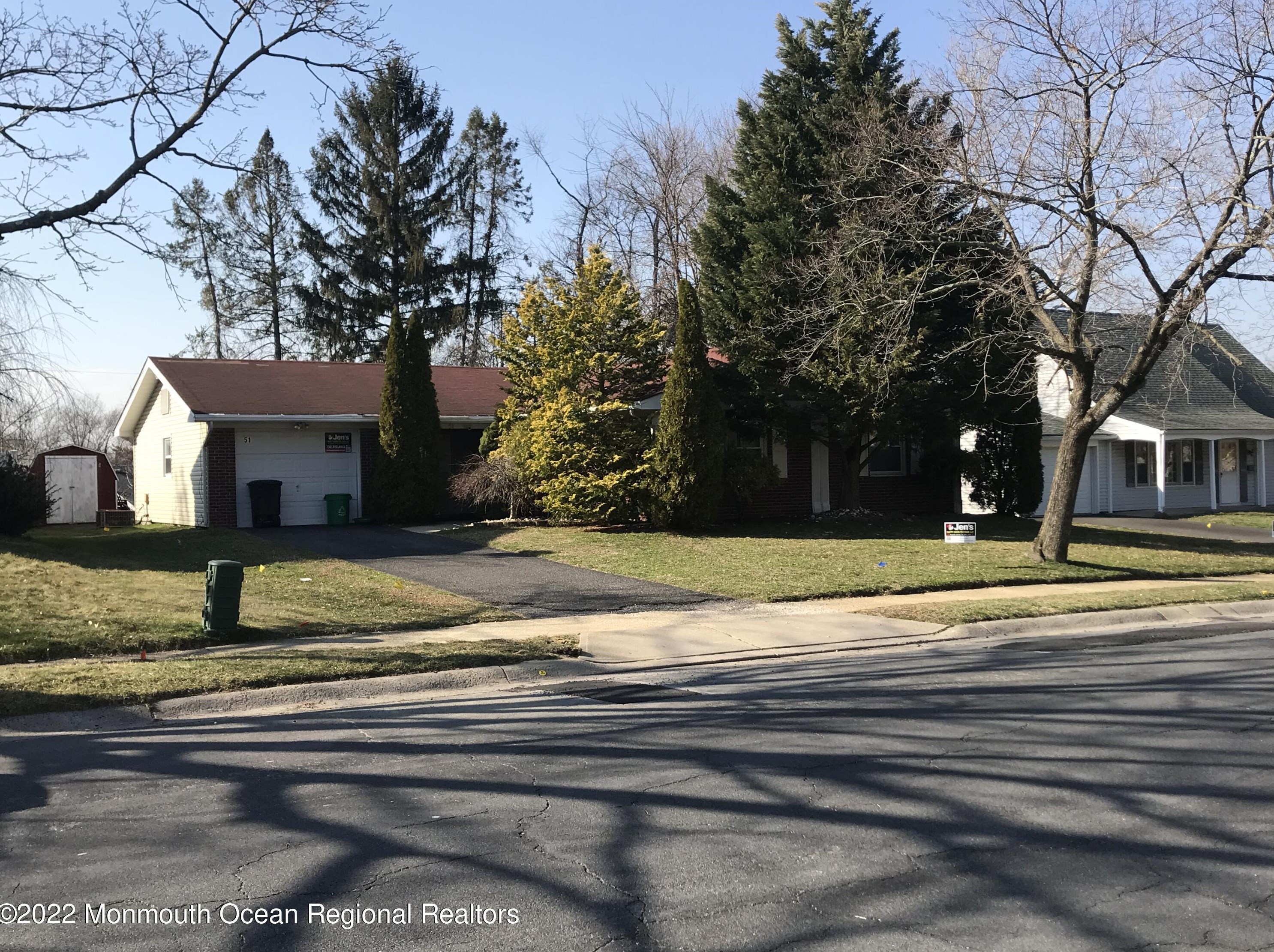 51 Idolstone Ln, Matawan NJ  07747-1733 exterior