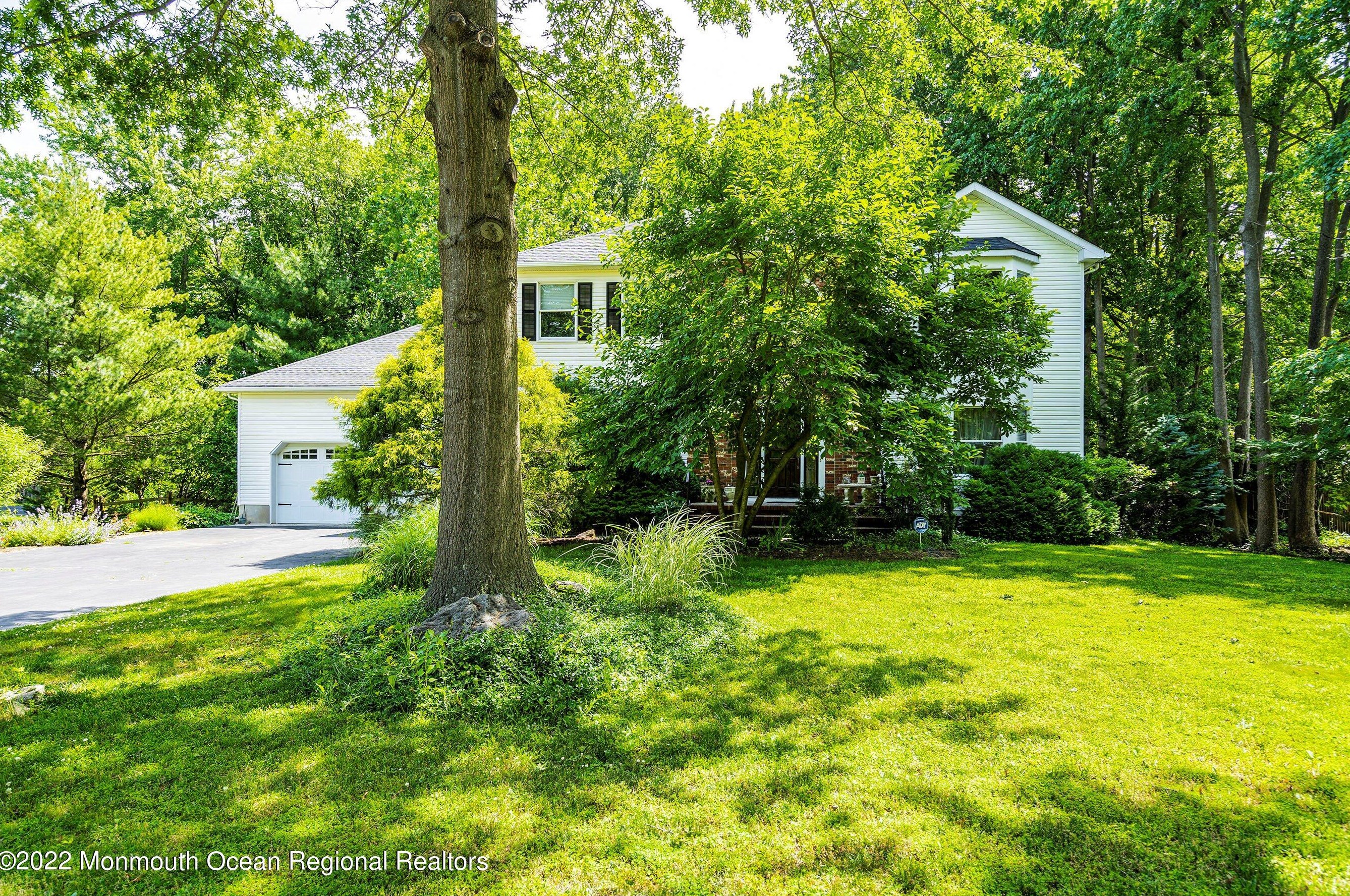 40 Manson Pl, Little Silver, NJ 07739