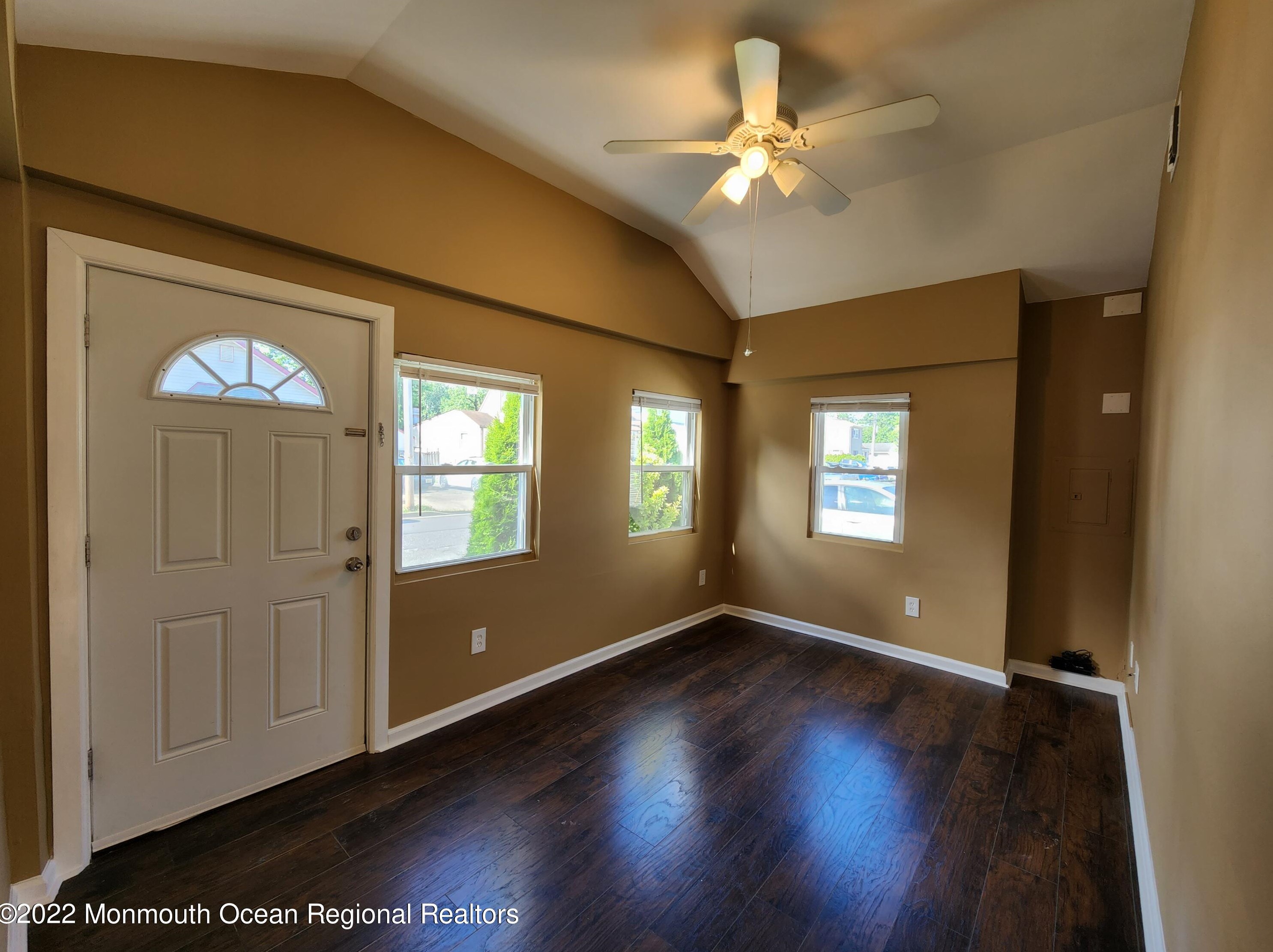 725 Park Ave, Keyport NJ  07735-3126 exterior