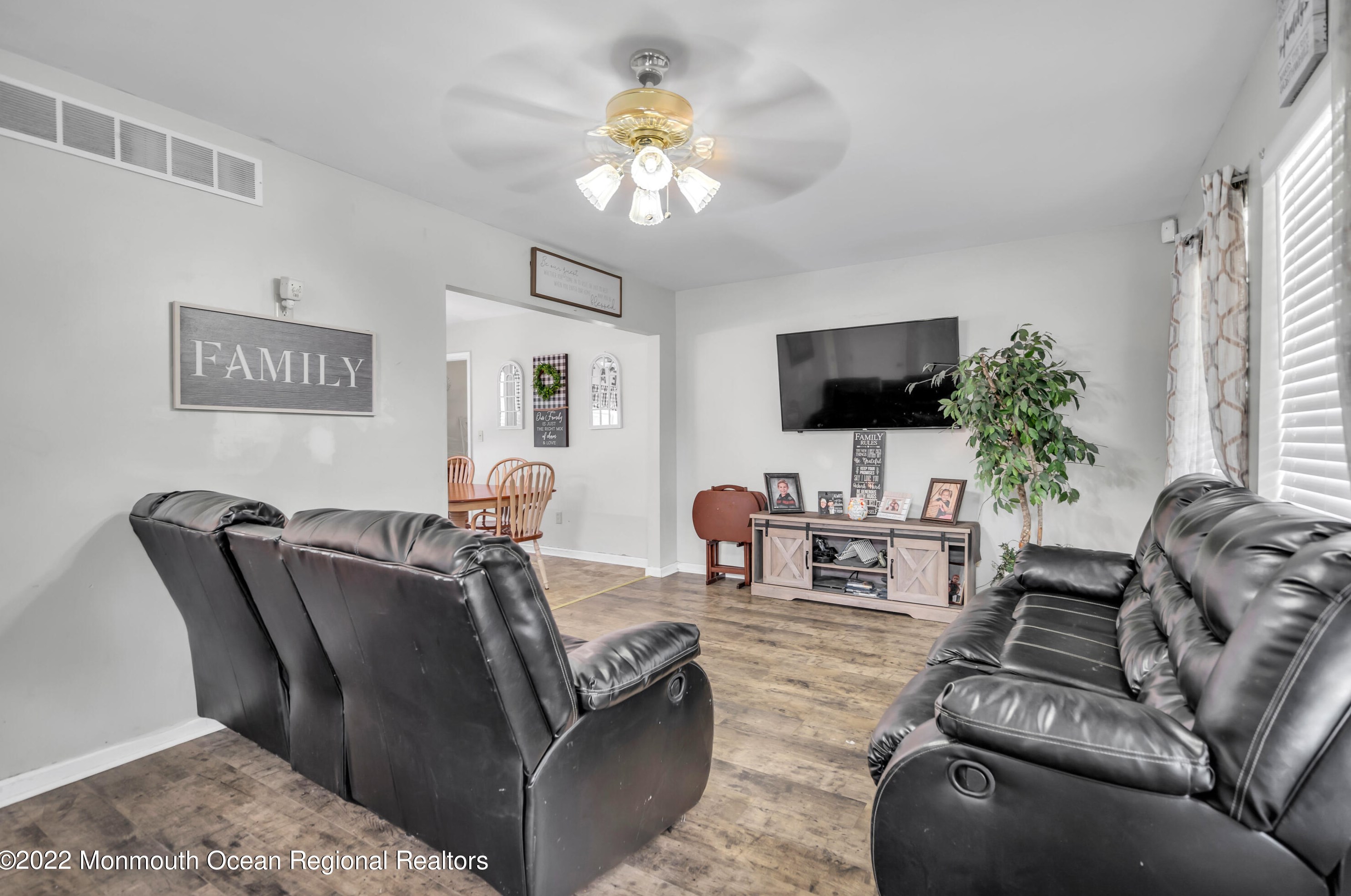 1100 Englemere Blvd, Toms River, NJ 08757