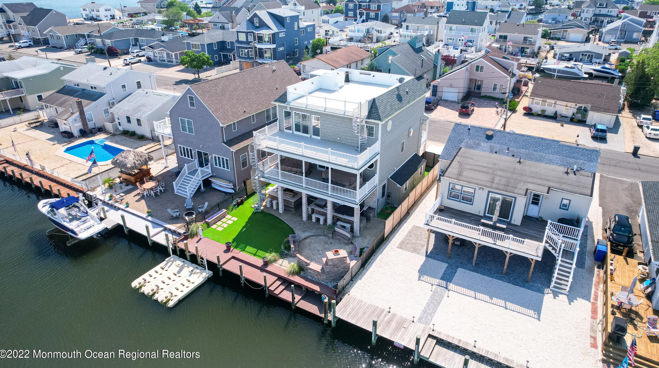 29 Neptune Rd, Toms River NJ  08753-2030 exterior