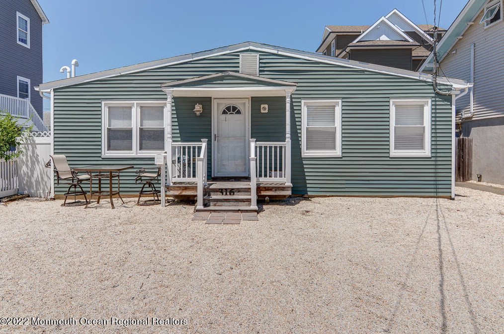 316 6th Ave, Pelican Island, NJ 08751