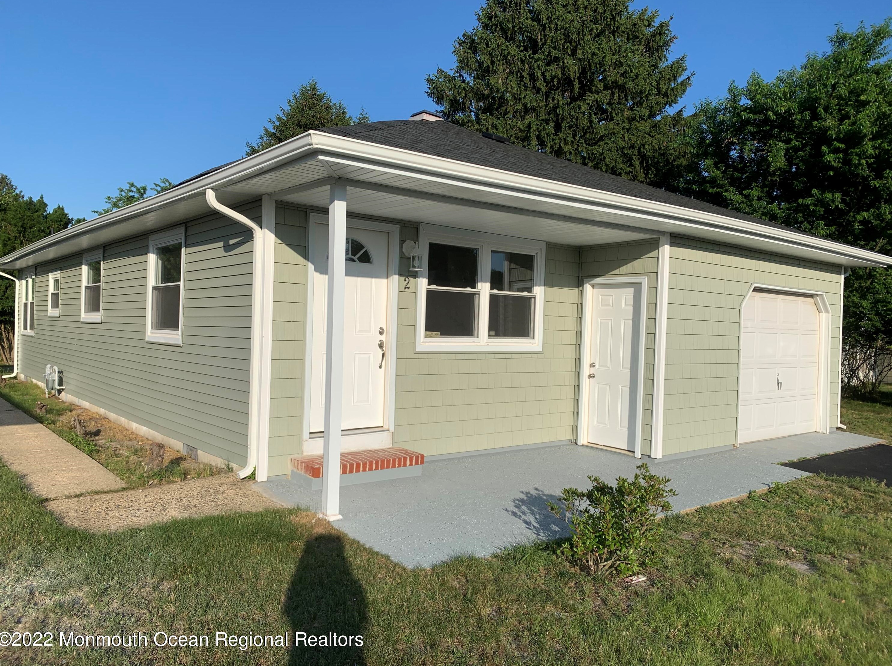 2 Martinique Dr, Toms River, NJ 08757-4620