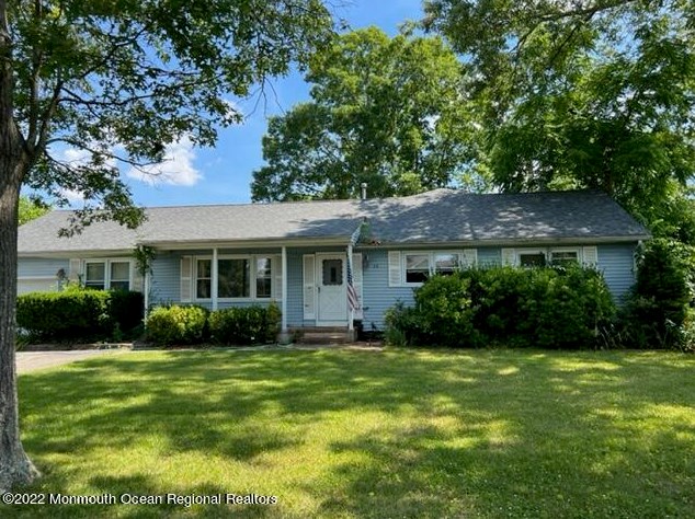 20 Bobwhite Ct, Lacey, NJ 08731
