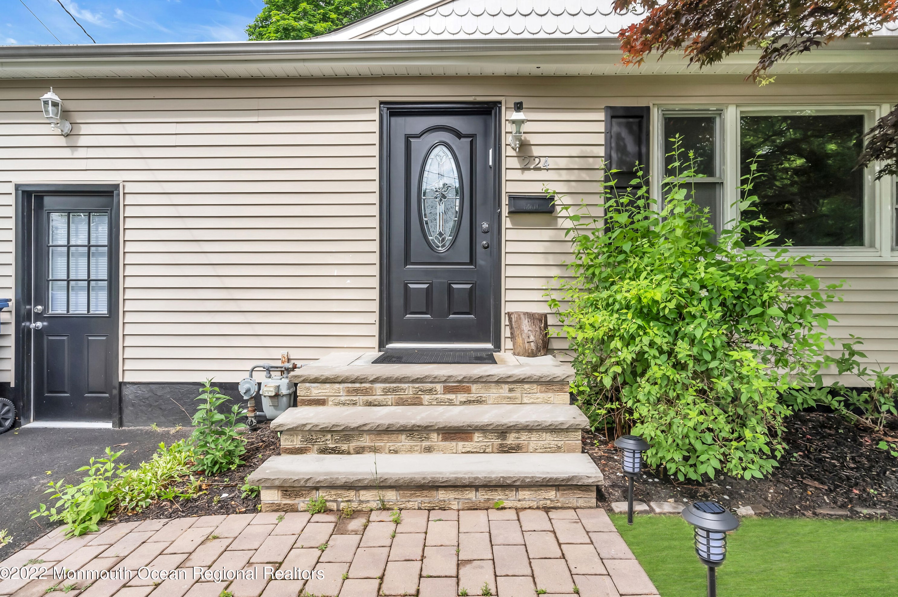 224 Cedar St, Oakhurst, NJ 07755