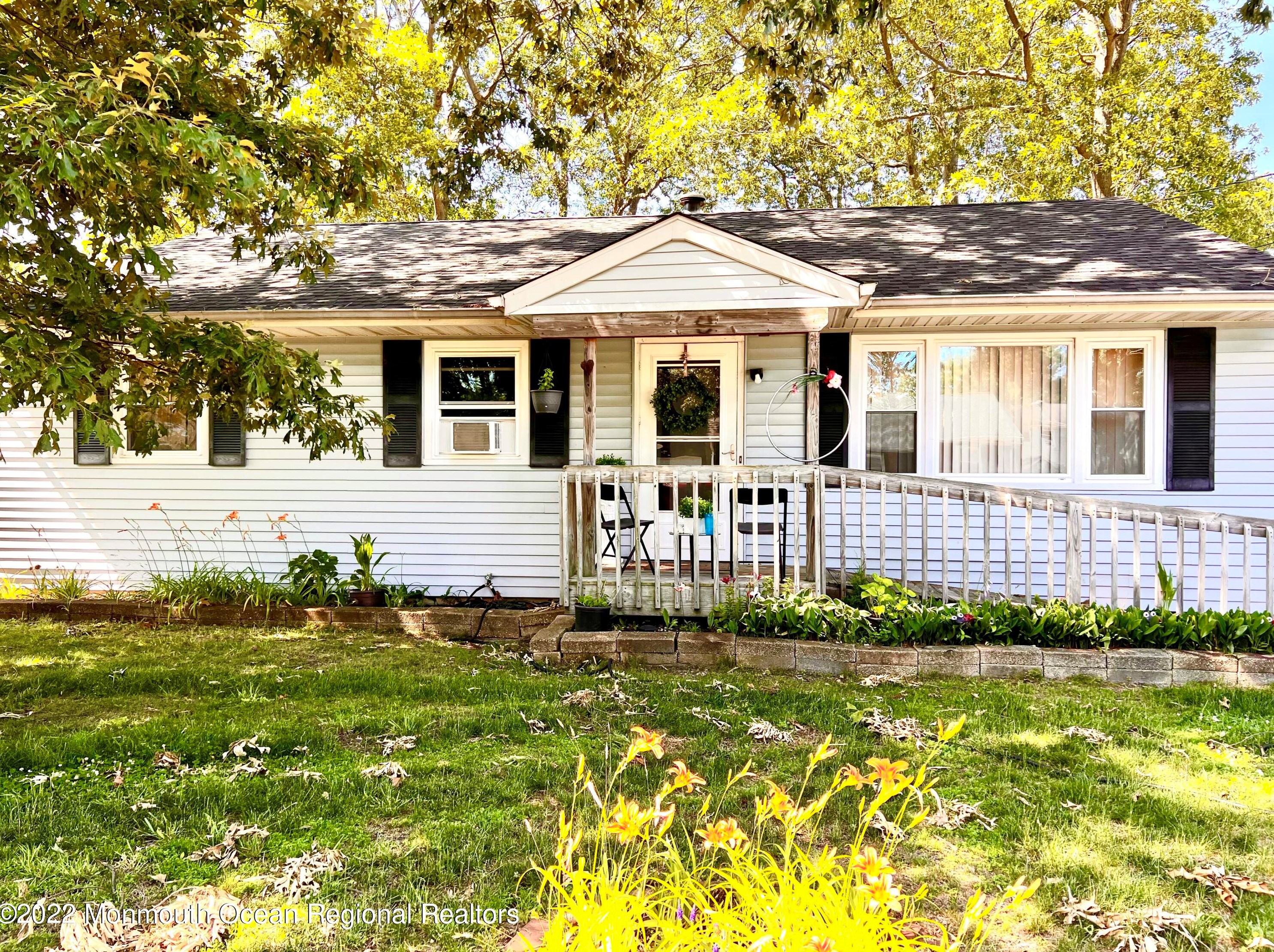 1942 Teakwood Rd, Toms River, NJ 08753-4548