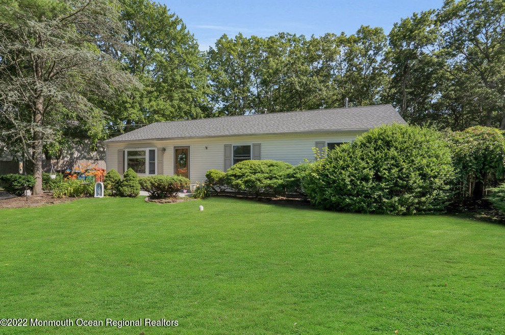 14 Hilltop Dr, Berkeley Township, NJ 08721