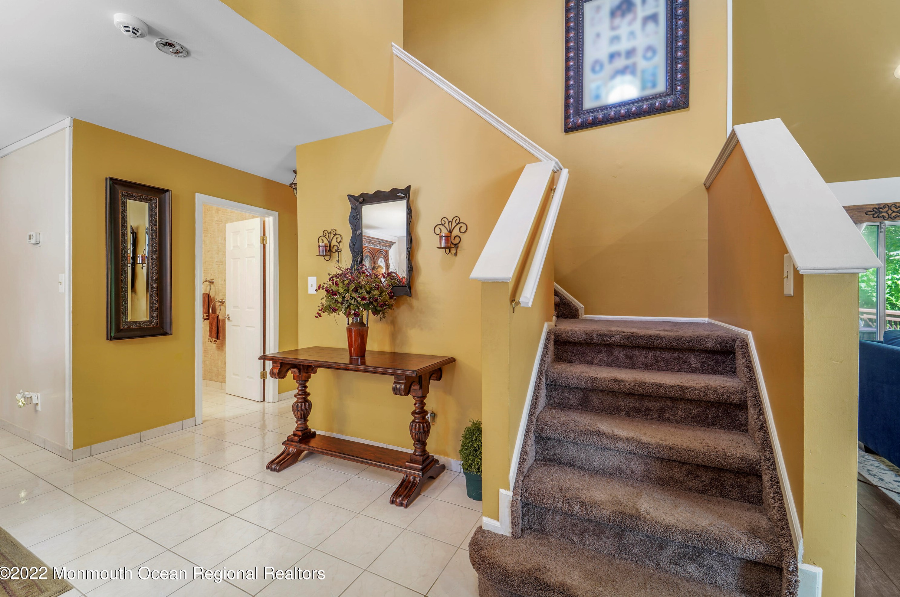 8 Enclosure Dr, Morganville, NJ 07751