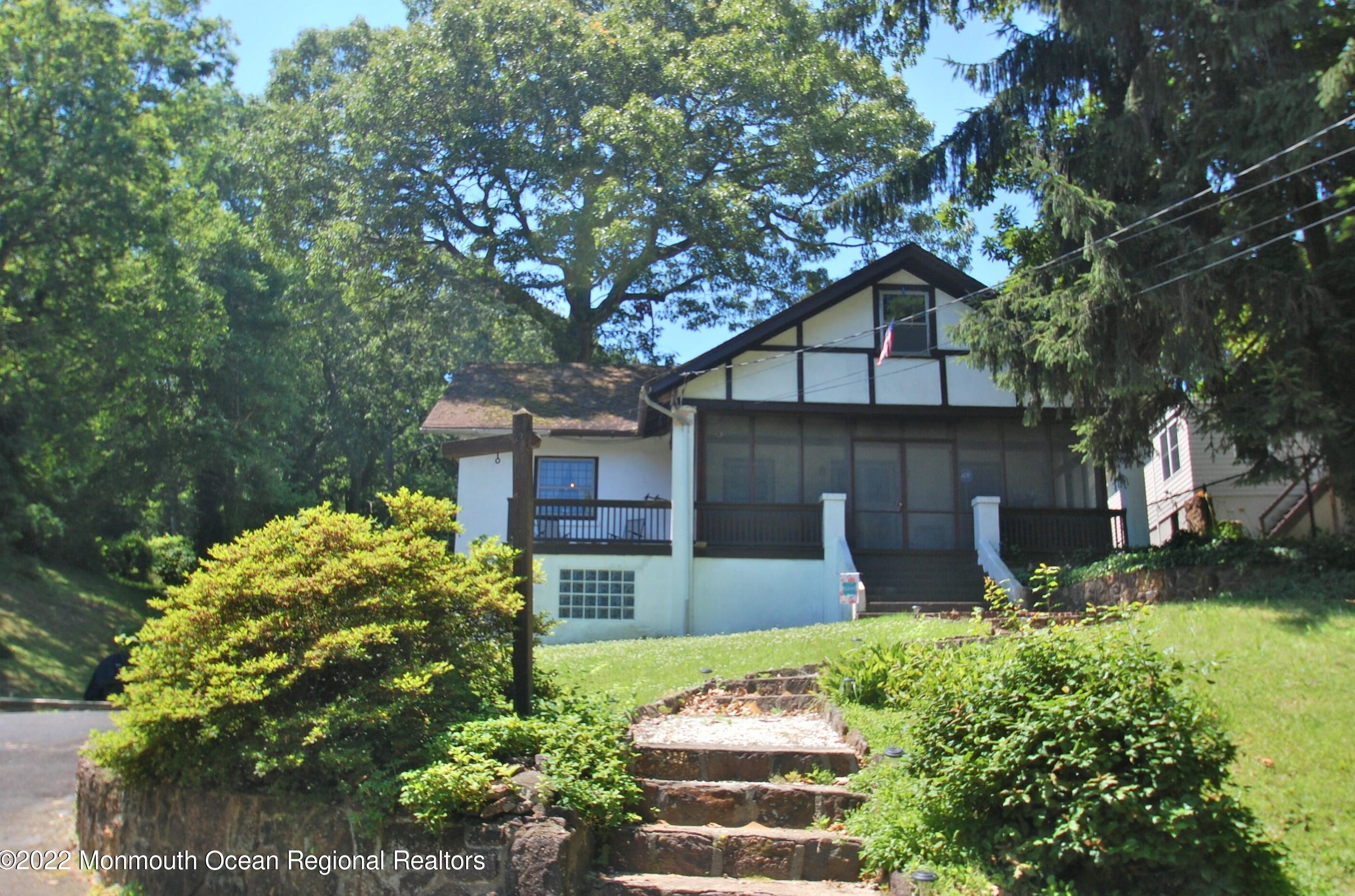 15 Hilton Rd, Atlantic Highlands, NJ 07716