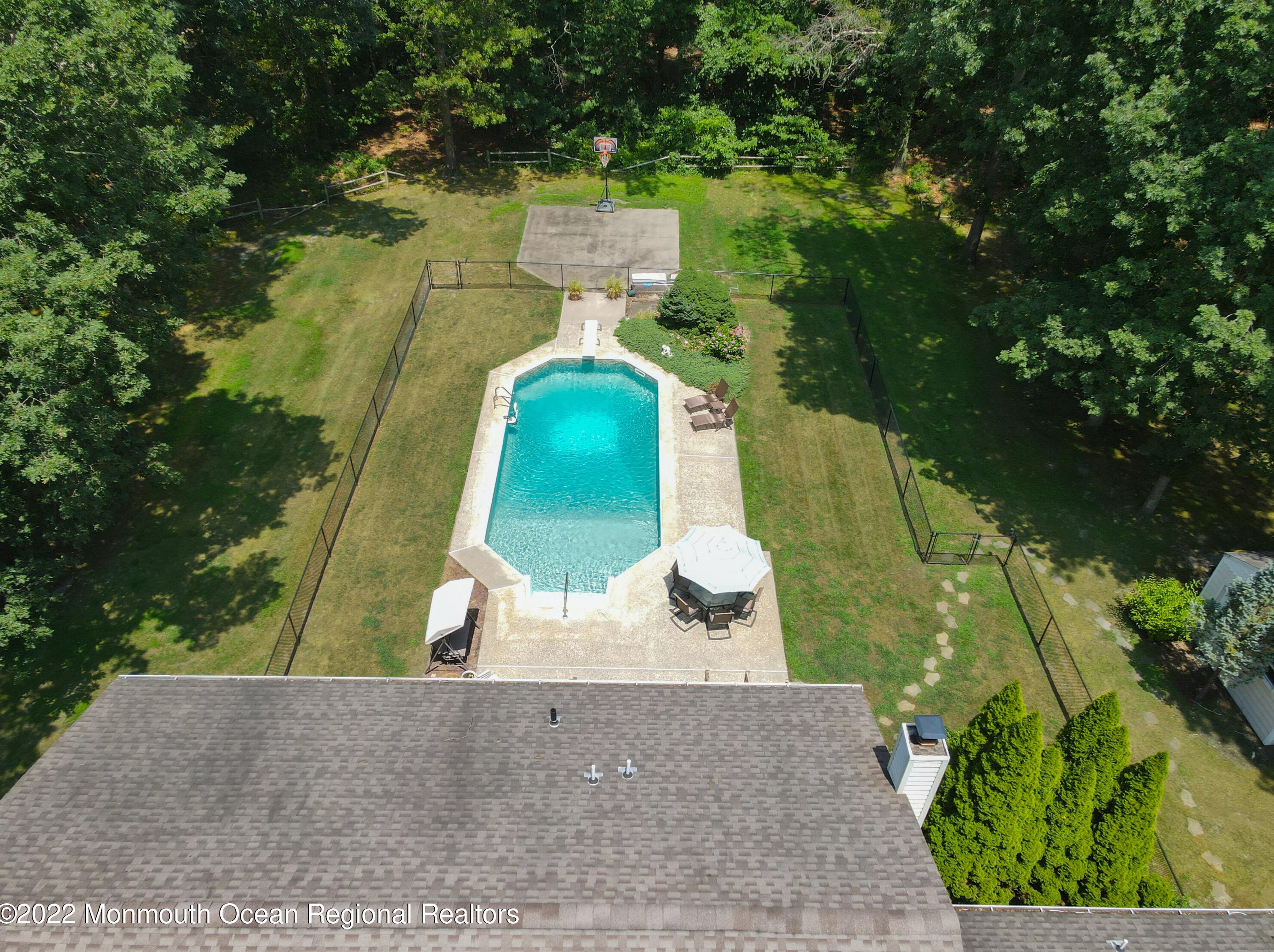 1156 Hickory St, Toms River NJ 08755-1302 exterior