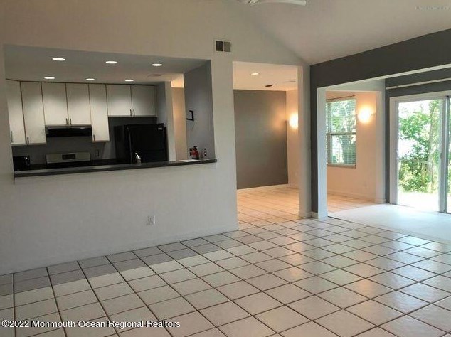 222 Waters Edge Dr, Toms River, NJ 08753