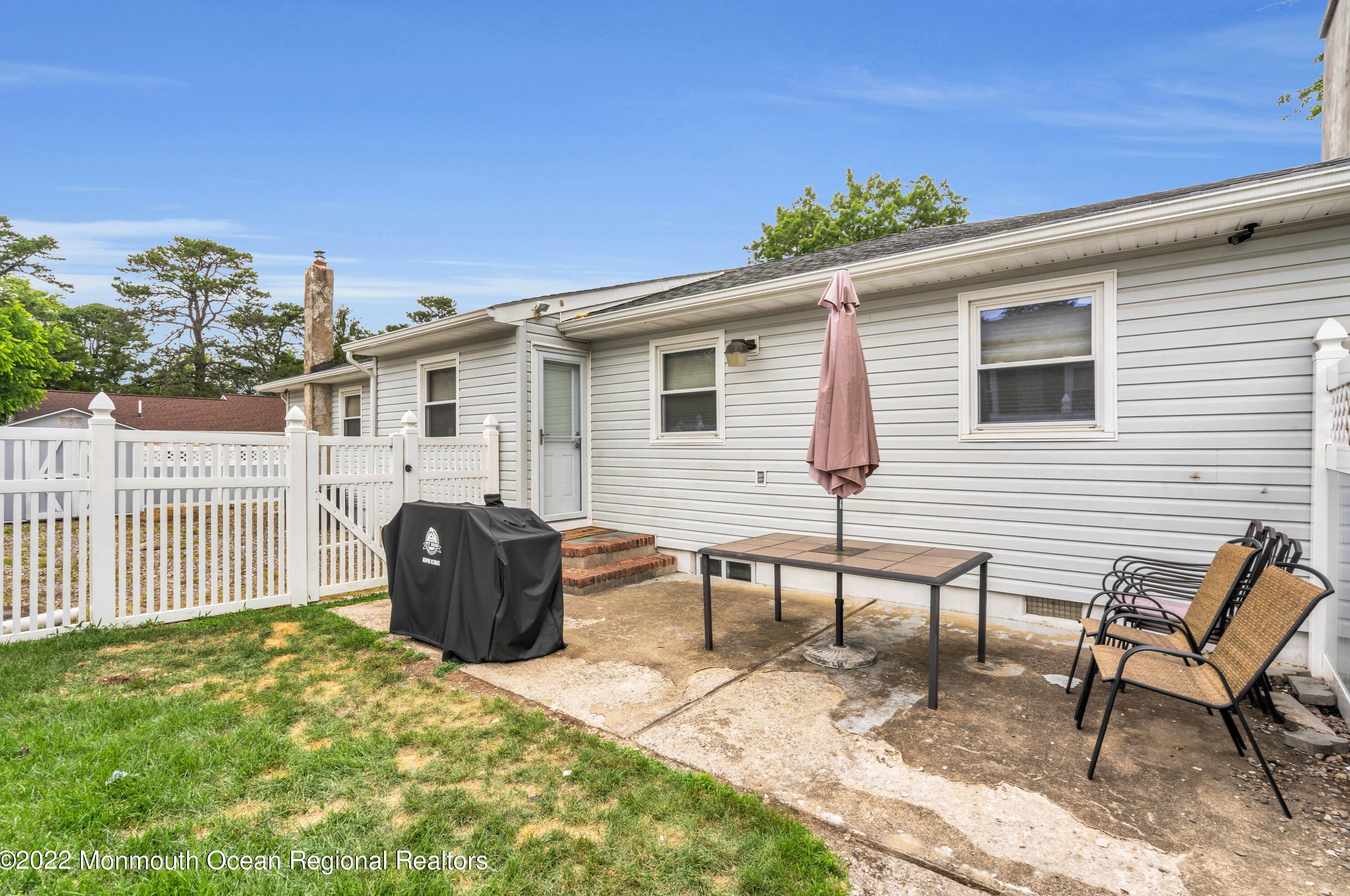 23 Locker St, Beachwood NJ  08722-4031 exterior