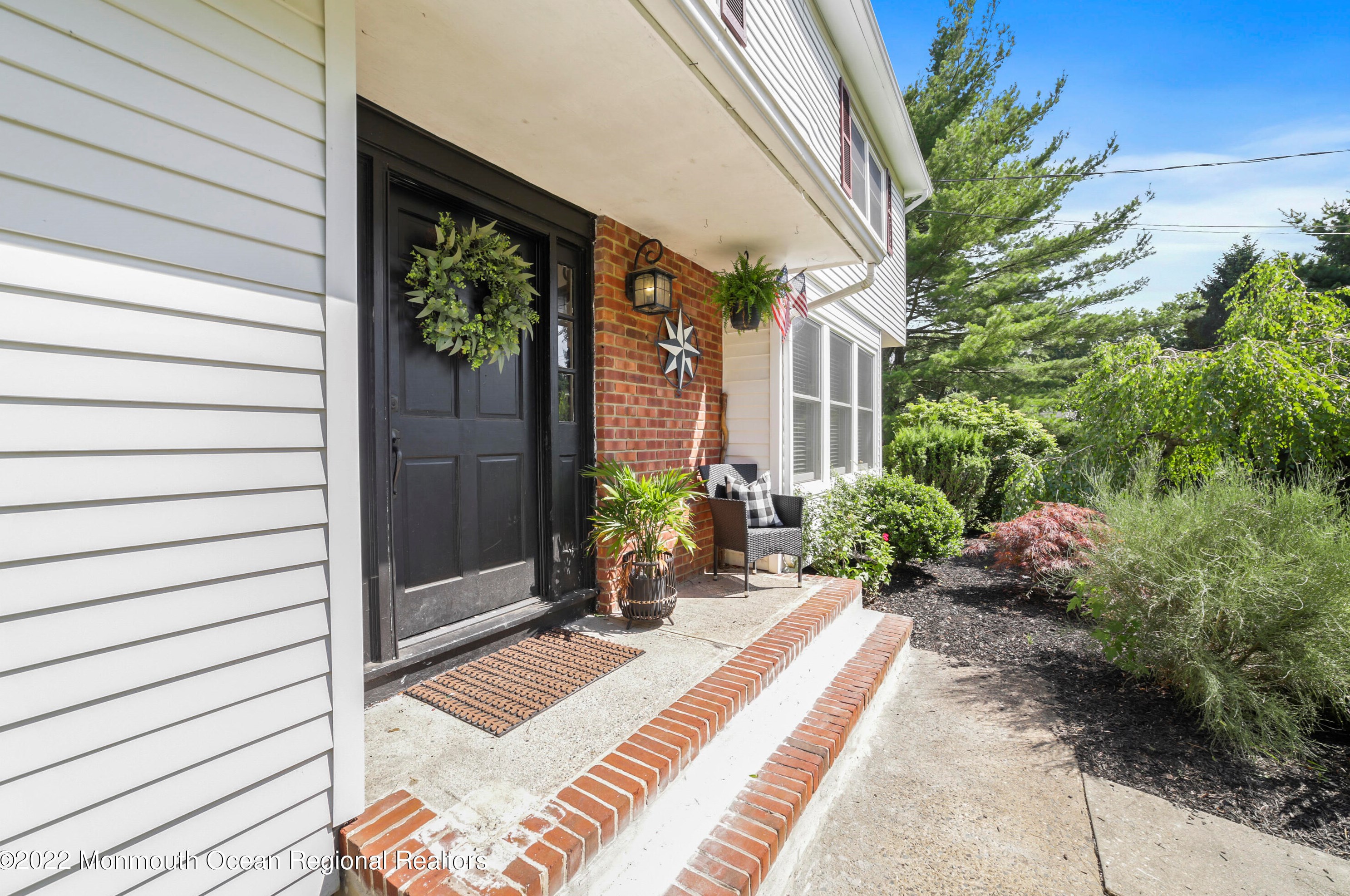 3 Helena Ct, Morganville, NJ 07751