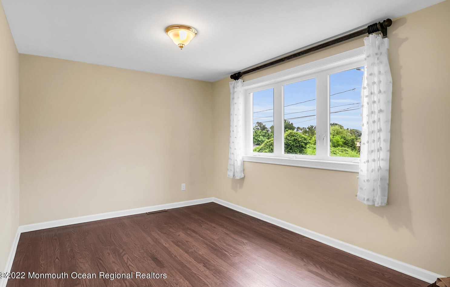 14 Harvard St, Tinton Falls, NJ 07701