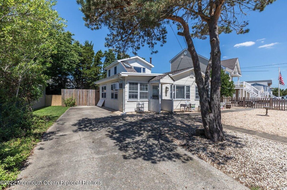 1713 Beach Blvd, Lacey, NJ 08731