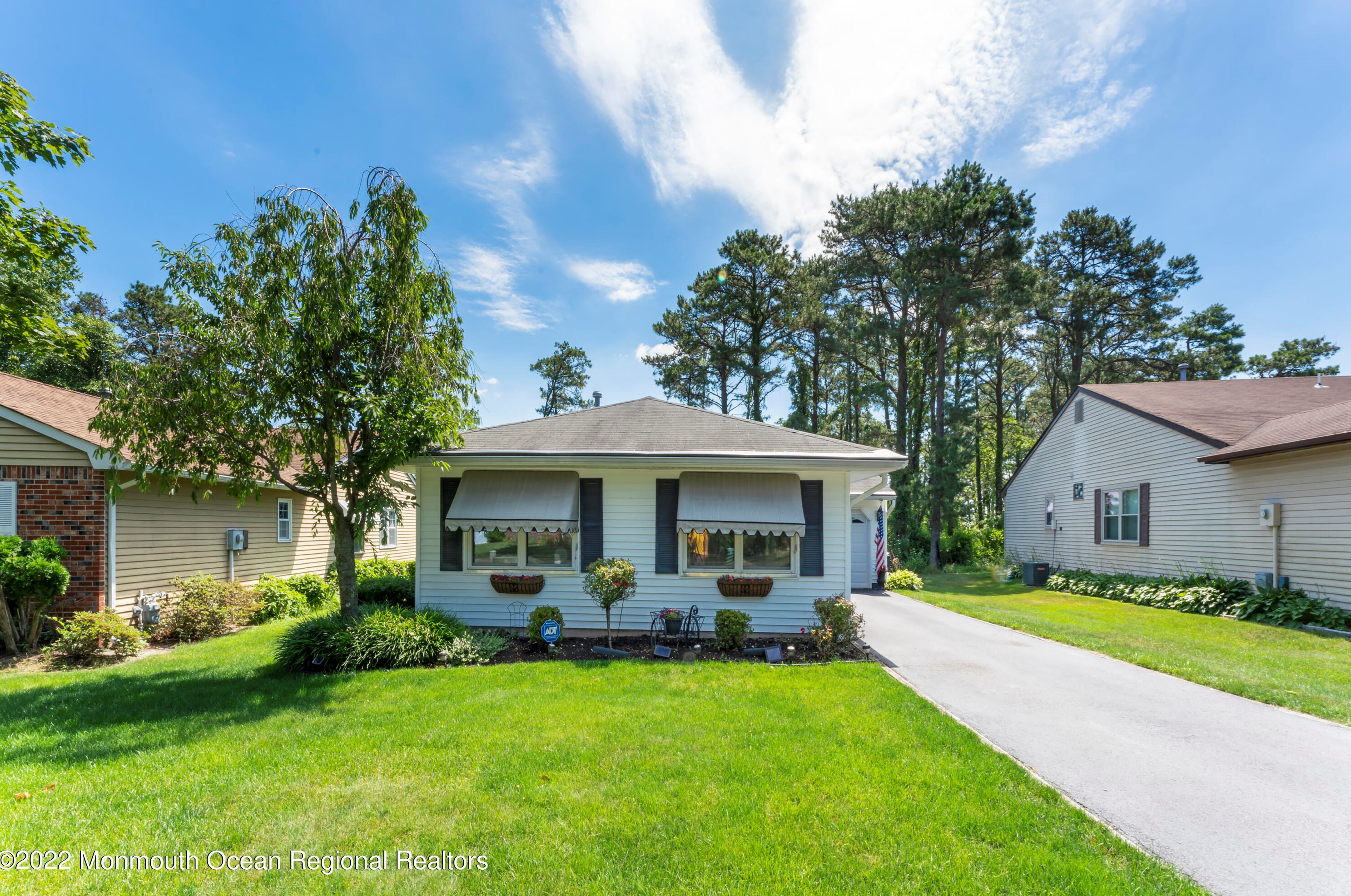 65 Nautilus Dr, Bricktown, NJ 08723