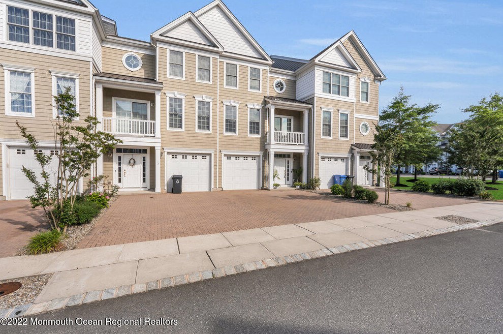 5 Crane Ct, Stafford Township, NJ 08050