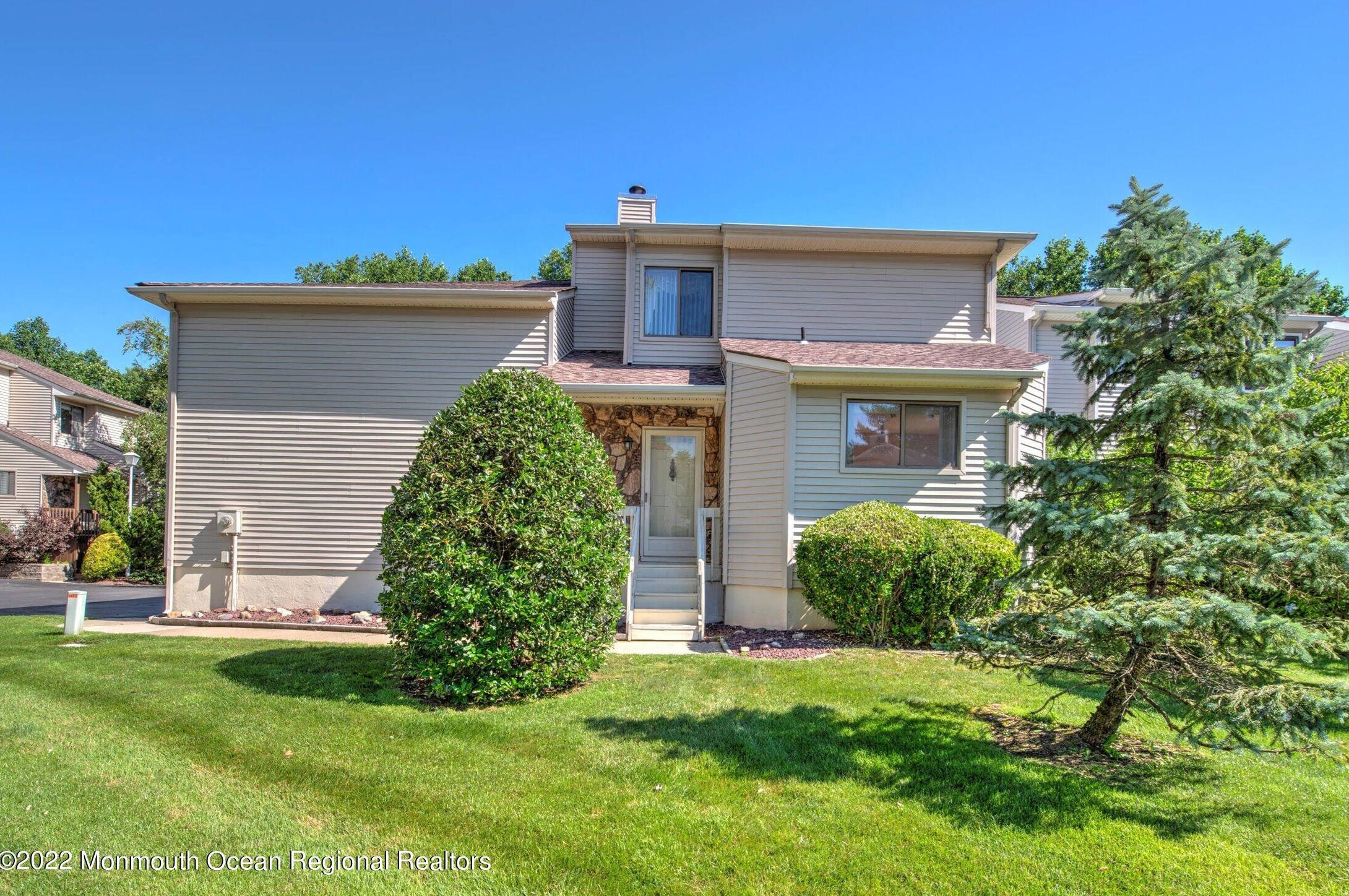 39 Pennybrook Ln, Middletown, NJ 07748