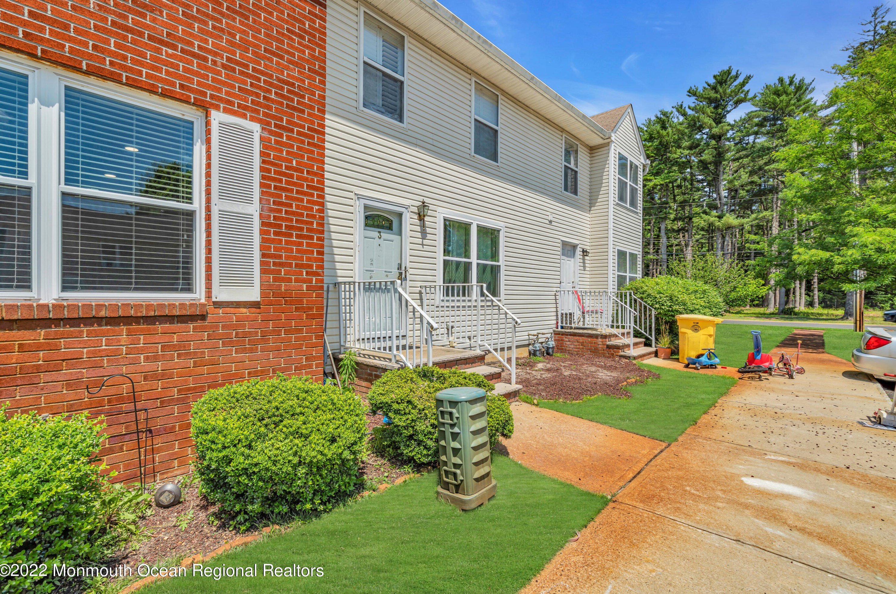 3 Waterview Dr, Lakewood, NJ 08701