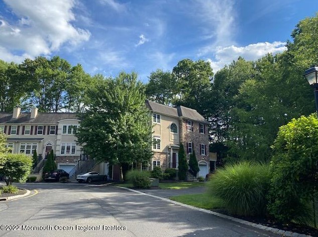 46 Aspen Way, Matawan, NJ 07747-1906