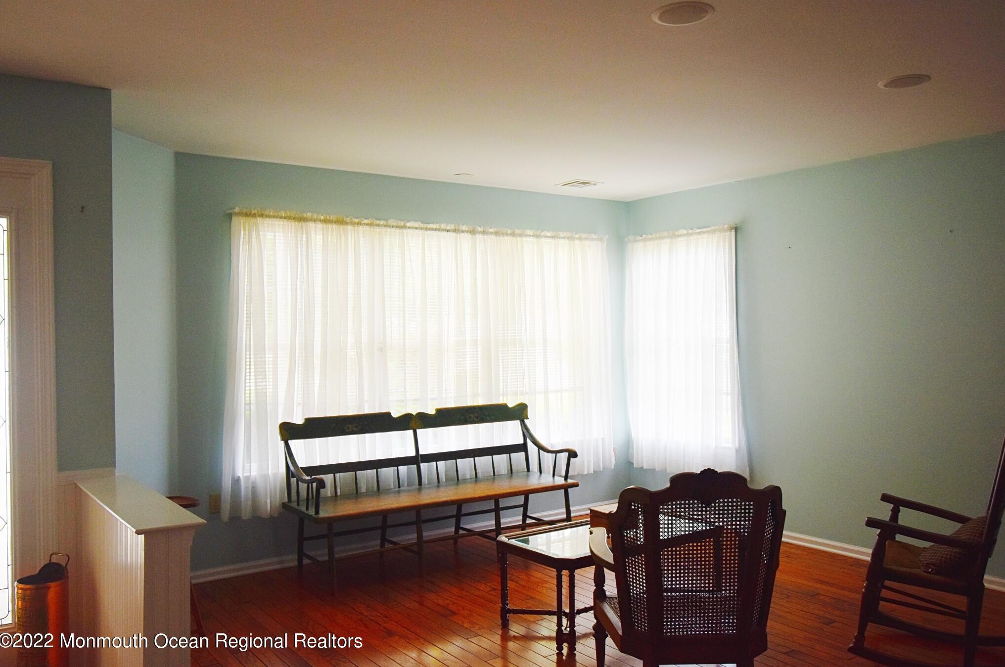 569 Waterford Dr, Lakehurst, NJ 08759