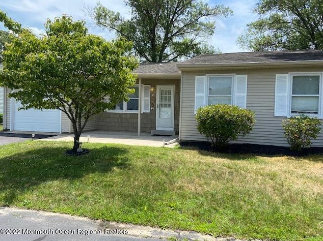 33 Westport Dr, Lakehurst, NJ 08759