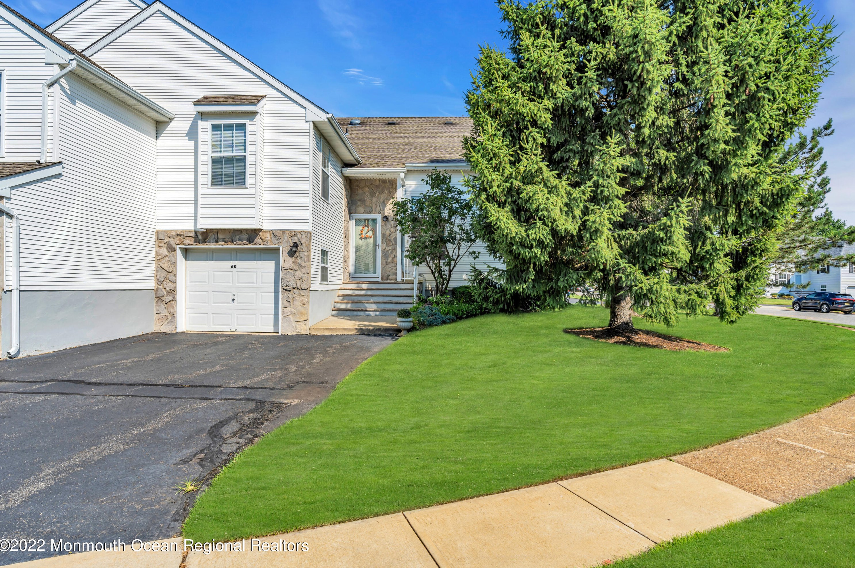 68 Racquet Rd, Belmar, NJ 07719