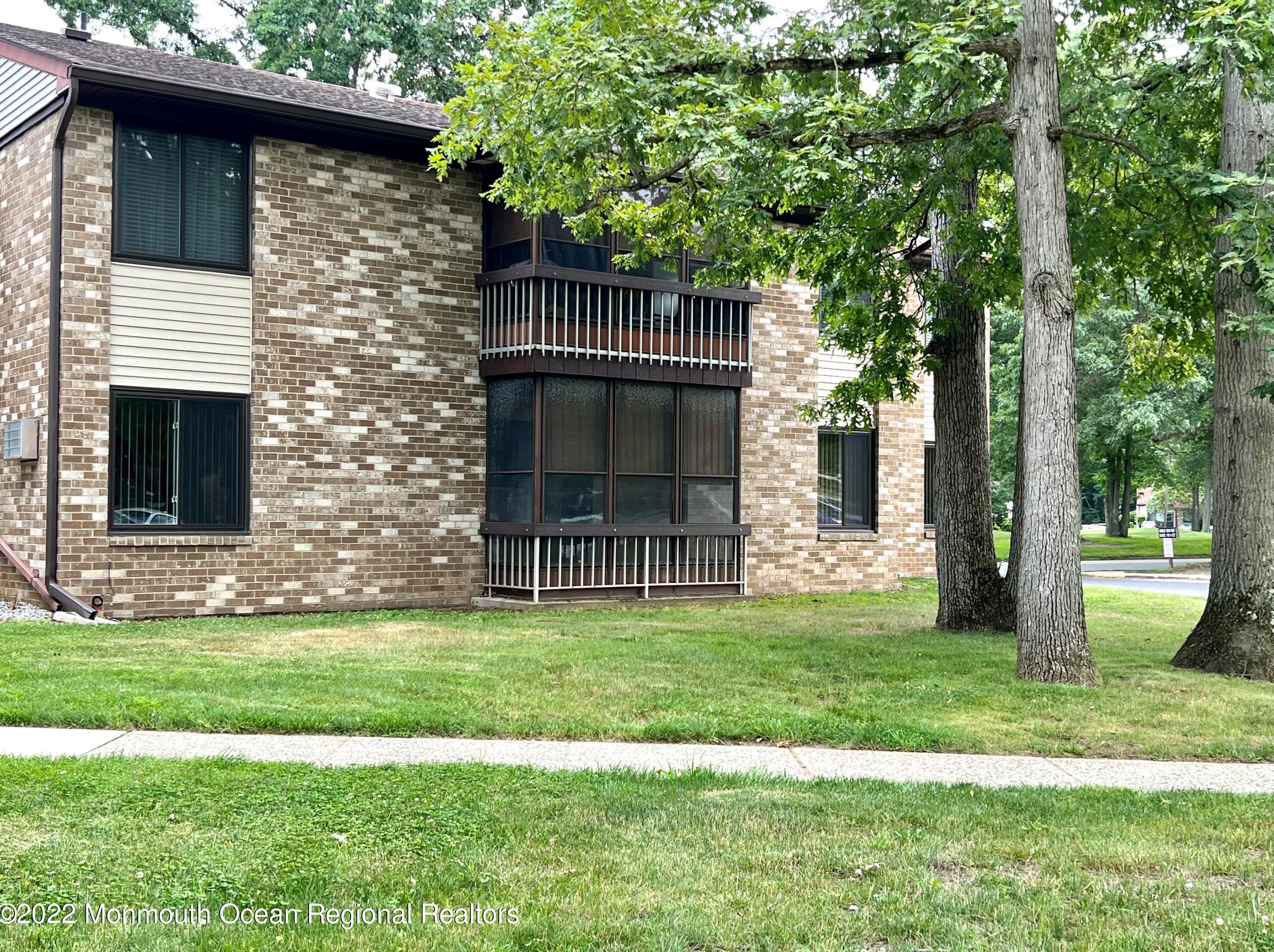 127 Amberly Dr #e, Millstone Township, NJ